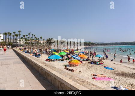 Sa Coma beach and promenade, Sa Coma, Majorca (Mallorca), Balearic Islands, Spain. Europe Stock Photo