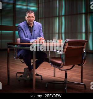 AMSTERDAM - Portrait of presenter Theo Maassen in the setting of the VPRO interview program Zomergasten. ANP PHIL NIJHUIS netherlands out - belgium out Stock Photo