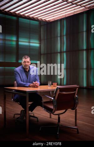 AMSTERDAM - Portrait of presenter Theo Maassen in the setting of the VPRO interview program Zomergasten. ANP PHIL NIJHUIS netherlands out - belgium out Stock Photo