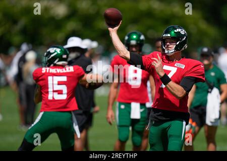 New York Jets quarterbacks Tim Boyle, left, Chris Streveler, center, and  Zach Wilson, right, watch as Aaron Rodgers participates in a drill at the  NFL football team's training facility in Florham Park