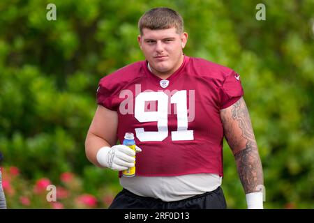 Washington Commanders defensive tackle John Ridgeway (91) leaves the field  following an NFL football game against the Chicago Bears, Thursday, Oct.  13, 2022, in Chicago. (AP Photo/Kamil Krzaczynski Stock Photo - Alamy