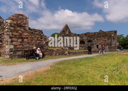 Isle of Iona, Scotland, UK.  6 June 2023. Tourists visiting the Iona Nunnery on of the best preserved medieval nunneries in the UK. Isle of Iona, UK Stock Photo