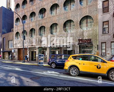 Chelsea: Dream Downtown Hotel is the stainless steel-clad conversion of National Maritime Union’s porthole-pierced HQ Annex. Stock Photo