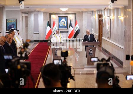 Baghdad, Iraq. 30th July, 2023. Iraqi Foreign Minister Fuad Hussein (R) and his visiting Kuwaiti counterpart Sheikh Salem Abdullah Al-Jaber Al-Sabah attend a joint press conference, in Baghdad, Iraq, July 30, 2023. Kuwaiti Foreign Minister Sheikh Salem Abdullah Al-Jaber Al-Sabah paid an official visit to Iraq's capital Baghdad on Sunday and held talks with Iraqi leaders in an attempt to end border demarcation and joint oil field disputes. Credit: Khalil Dawood/Xinhua/Alamy Live News Stock Photo