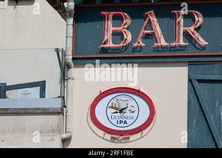 Bordeaux , France -  07 28 2023 : guinness beer sign text and logo brand IPA open gate brewery on facade wall facade pub bar Stock Photo