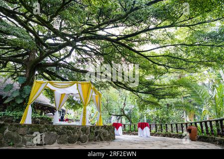 Antony Trivet Weddings Indian Asian Hindu Weddings Photographer At Kenya Landscapes Safari Park Hotel Wedding Venue Gardens Beautiful stunning wedding Stock Photo