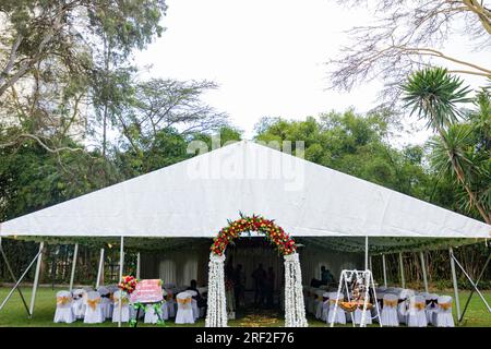 Antony Trivet Weddings Indian Asian Hindu Weddings Photographer At Kenya Landscapes Safari Park Hotel Wedding Venue Gardens Beautiful stunning wedding Stock Photo