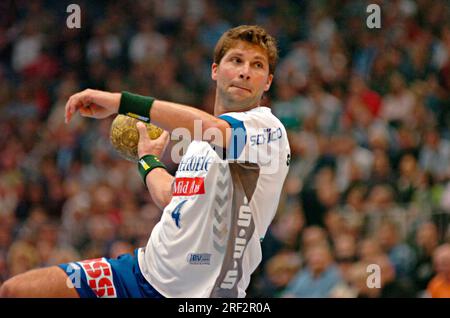 ARCHIVE PHOTO: Daniel STEPHAN will be 50 years old on August 3, 2023, Daniel STEPHAN, Germany, TBV Lemgo, action handball 1. Bundeliga VfL Gummersbach - TBV Lemgo 26:26, on 01.10.2005 in Cologne ?Sven Simon# Prinzess-Luise- Strasse 41# 45479 Muelheim / Ruhr# Tel. 0208/9413250# Fax. 0208/9413260# Kto.1428150 C ommerzbank Essen# BLZ 36040039# svensimon@t-online.de# www.SvenSimon.net. Stock Photo