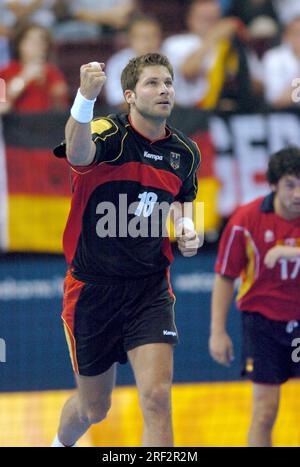 ARCHIVE PHOTO: Daniel STEPHAN turns 50 on August 3, 2023, 41SN Handball240804SP.jpg Daniel STEPHAN, GER, clenches his fist, action, portrait format; on 24.08.2004 handball national team men quarterfinals Germany - Spain 32:30 after throwing seven meters; Olympia 2004 Athens, Summer Olympics 2004 in Athens from 13.08. - 29.08.2004 ?Sven Simon#Prinzess-Luise-Strasse 41#45479 Muelheim / R uhr #tel. 0208/9413250#fax. 0208/9413260#Kto.1428150 C ommerzbank E ssen BLZ 36040039# www.SvenSimon.net. Stock Photo