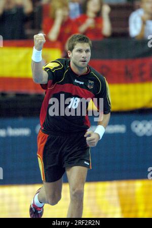 ARCHIVE PHOTO: Daniel STEPHAN turns 50 on August 3, 2023, 40SN Handball240804SP.jpg Daniel STEPHAN, GER, clenches his fist, action, portrait format; on 24.08.2004 handball national team men quarterfinals Germany - Spain 32:30 after throwing seven meters; Olympia 2004 Athens, Summer Olympics 2004 in Athens from 13.08. - 29.08.2004 ?Sven Simon#Prinzess-Luise-Strasse 41#45479 Muelheim / R uhr #tel. 0208/9413250#fax. 0208/9413260#Kto.1428150 C ommerzbank E ssen BLZ 36040039# www.SvenSimon.net. Stock Photo