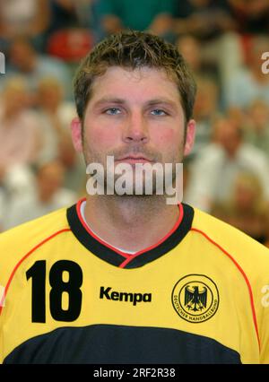 ARCHIVE PHOTO: Daniel STEPHAN turns 50 on August 3, 2023, 01SN STEPHAN180704SP.jpg Daniel STEPHAN, handball player, German national team, portrait, portrait, July 18, 2004. ?SVEN SIMON#Prinzess-Luise-Str.41#45479 M uelheim / R uhr#tel.0208/9413250 fax:0208/9413260 Account 1428150 C ommerzbank E ssen BLZ 36040039 www.photopool.de. Stock Photo