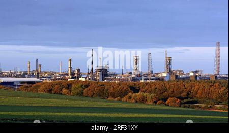 File photo dated 14/10/08 of St Fergus Gas Terminal near Fraserburgh, Aberdeenshire. Prime Minister Rishi Sunak is expected to announce millions of pounds in funding for the Acorn carbon capture project, a joint venture between Shell UK and other companies, and confirm plans to issue new licences for oil and gas exploration in the North Sea . Issue date: Monday July 31, 2023. Stock Photo