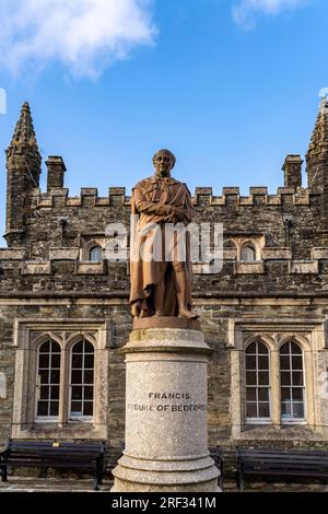 Statue von Francis, Herzog von Bedford vor dem Rathaus – Town Hall  in Tavistock, Devon, England, Großbritannien, Europa  |  Statue of Francis, 7th Du Stock Photo