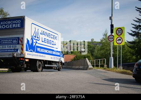 Lorry Entry Entry of a lorry behind a road sign (B4): Prohibition of entry of ...