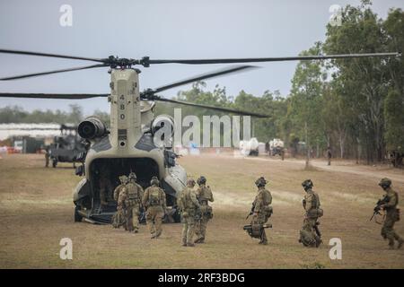 Townsland, Australia. 26 July, 2023. Australian soldiers load into a U.S. Army CH-47 Chinook helicopter, assigned to 16th Combat Aviation Brigade, Task Force Warhawk, Battle Group Griffin, for an air assault mission during multilateral exercise Talisman Sabre, July 26, 2023 in Townsville, Queensland, Australia.  Credit: Sgt. Ashunteia Smith/U.S. Army/Alamy Live News Stock Photo