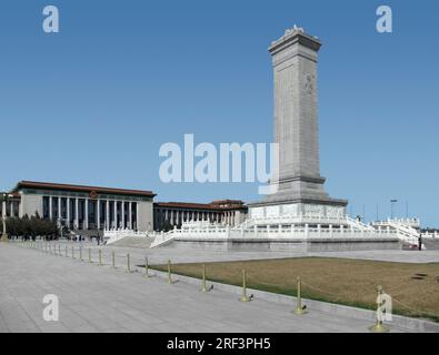 the Monument to the Peopleu00b4s Heroes at Tiananmen Square in Beijing (China), in the background the Great Hall of the People Stock Photo