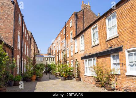 Grantham town centre The historic Angel and Royal Inn and Hotel yard and entrance to hotel Grantham South Kesteven Lincolnshire England UK GB Europe Stock Photo