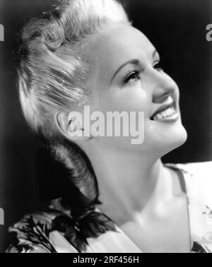 BETTY GRABLE 1940 Portrait publicity for TIN PAN ALLEY director WALTER LANG Twentieth Century Fox Stock Photo