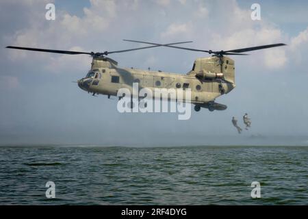 Babadag, Romania. 19 July, 2023. U.S Army soldiers assigned to the 326th Brigade Engineer Battalion jump from the rear of a CH-47 Chinook helicopter during helocast training at Lake Razelm, July 19, 2023 in Babadag, Romania.  Credit: Sgt. Ashunteia Smith/U.S. Army/Alamy Live News Stock Photo