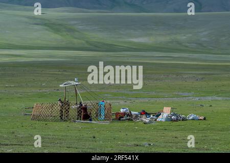 A Kazakh herder family is erecting a ger in a remote valley in the Altai Mountains (Altay Mountains) near Altai Sum about 200 kilometers from Ulgii (Ö Stock Photo