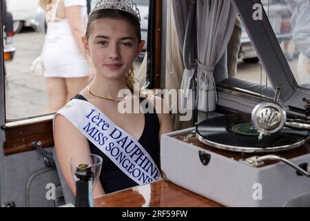 Paris, France. 30th July, 2023. 16th summer crossing of Paris in vintage vehicle organized by the Association 'Vincennes en anciennes'. Stock Photo