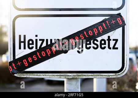 FOTOMONTAGE, Schild Mit Durchgestrichenem Schriftzug Heizungsgesetz ...