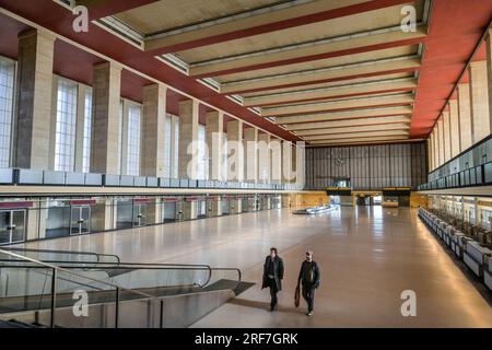 Ehemalige zentrale Abfertigungshalle, Flughafen Tempelhof, Platz der Luftbrücke, Tempelhof, Berlin, Deutschland Stock Photo