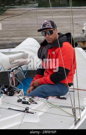 cowes week 2023. cowes week sailing regatta. yacht racing in cowes. sailing cowes, isle of wight. crews preparing yachts for racing. cowes yacht haven Stock Photo