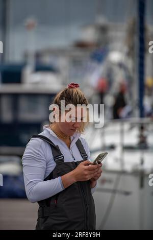 cowes week 2023. cowes week sailing regatta. yacht racing in cowes. sailing cowes, isle of wight. crews preparing yachts for racing. cowes yacht haven Stock Photo