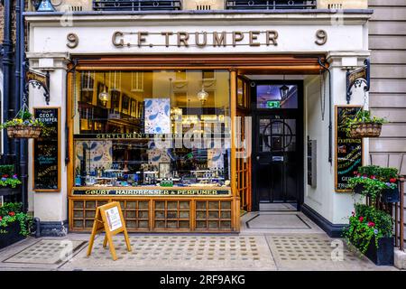 GF Trumper, luxury barber in Curzon Street,, London W1 Stock Photo