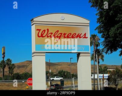 Walgreen's drive thru Pharmacy sign along interstate 5 in California Stock Photo