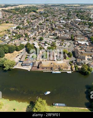 St Neots is a town in the Huntingdonshire District in Cambridgeshire, England, about 50 miles north of London and 18 miles west of Cambridge Stock Photo