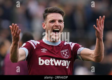 England midfielder Declan Rice (4) celebrates winning during the ...
