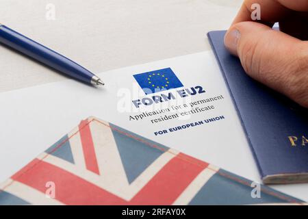 Man apply for a permanent european resident certificate filling a EU2 form Stock Photo