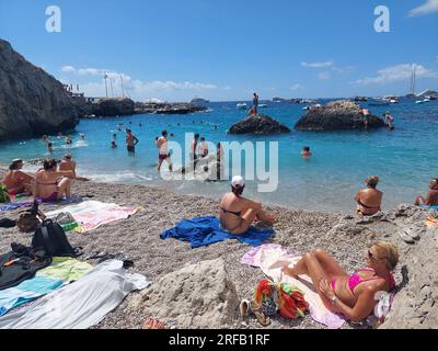 Estate: spiaggia di Marina Piccola a Capri (Italia) Stock Photo