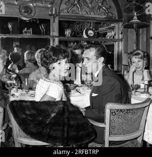 A young Shirley Bassey and actor Scott  Brady dine out in a London restaurant in the 1950s. Stock Photo