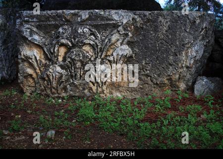 Detail of the ruins of the Roman Qasr l Naous in Ain Ekrine, Lebanon. Stock Photo