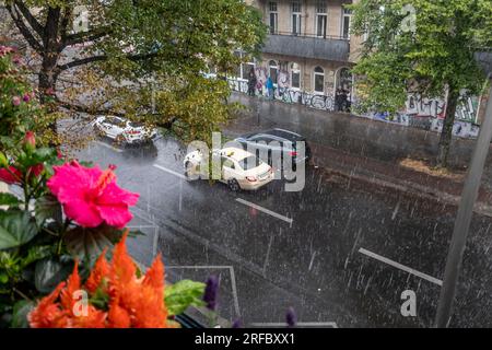 Regen, Wetter, Niederschlag, Starkregen,Balkon, Berlin-Neukölln, Deutschland, Stock Photo