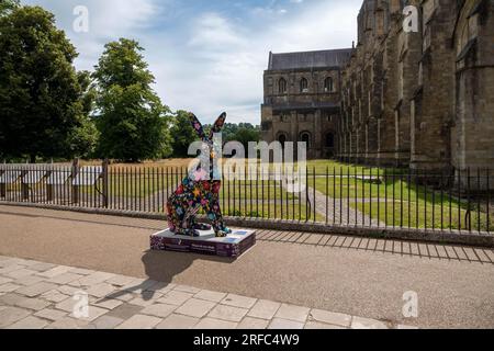 Hares of Hampshire Art trail Winchester England 2022, Flora and The Midnight Garden Hare by Marnie Maurri outside Winchester Cathedral Stock Photo