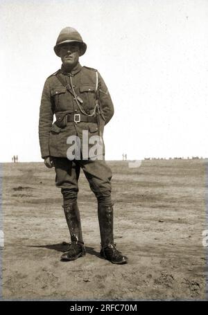 British soldier in uniform, 1915, WW1 Stock Photo - Alamy