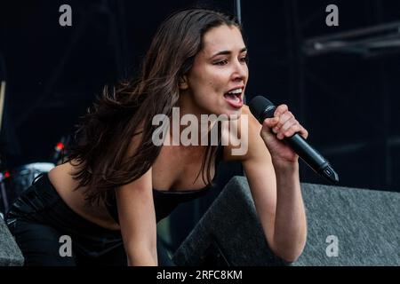 Confidence Man (with singers Janet Planet (Grace Stephenson) and Sugar ...