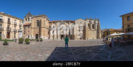 León Spain - 07 04 2021: Panoramic view at the San Isidoro square, located on Léon downtown with various iconic monuments, San Isidoro Basílica and Mu Stock Photo