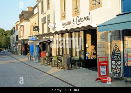 Salon de the and boulangerie in Place de l'Eglise, Arradon, Morbihan, Brittany, France Stock Photo