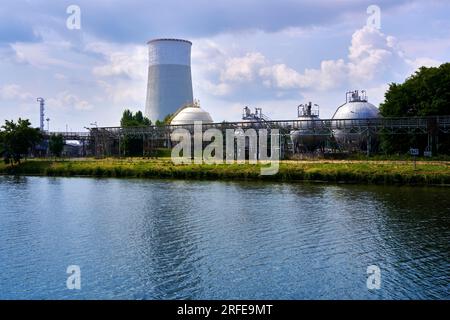 Gas power plant with gas balls for gas storage and a cooling tower on the Elbe Stock Photo