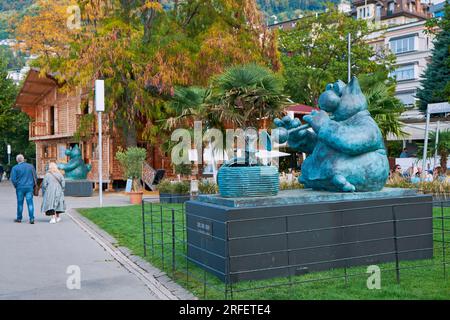 Switzerland, Canton of Vaud, Montreux, the quays on the shores of Lake Geneva, exhibition of monumental bronzes of the Cat by Philippe Geluck Stock Photo