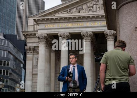 London, UK. 3rd Aug, 2023. Bank of England raises interest rates to 5.25% Media wait outside the Bank of England  and royal exchange of rate rates announcement Credit: Ian Davidson/Alamy Live News Stock Photo