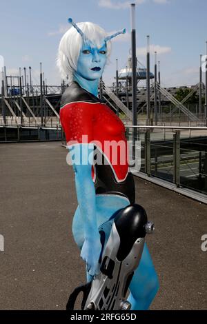 GEEK ART - Bodypainting and Transformaking: Star Trek photoshooting with Julia as Andorian at the Expo Plaza in Hanover. - A project by photographer Tschiponnique Skupin and bodypainter Enrico Lein Stock Photo
