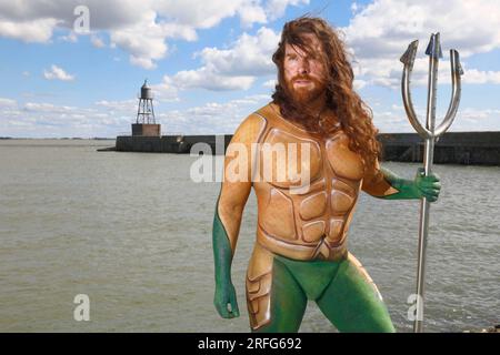 GEEK ART - Bodypainting and Transformaking: Aquaman photoshoot with Grave Artist at the Jadebusen in Wilhelmshaven. - A project by photographer Tschiponnique Skupin and bodypainter Enrico Lein Stock Photo