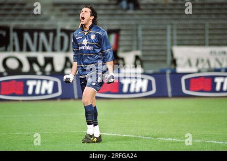 Turin Italy 1999-02-07, AC Parma goalkeeper Gianluigi Buffon rejoices  during the Juventus-Parma championship match Stock Photo - Alamy