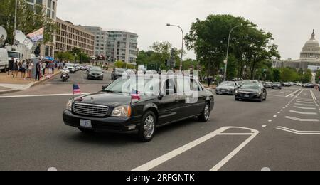 Washington DC, Illinois, USA. 3rd Aug, 2023. THURSDAY, August 3, Washington DC: A motorcade speeds down Pennsylvania Ave. from the U.S. Capitol Building. (Credit Image: © Dominic Gwinn/ZUMA Press Wire) EDITORIAL USAGE ONLY! Not for Commercial USAGE! Stock Photo